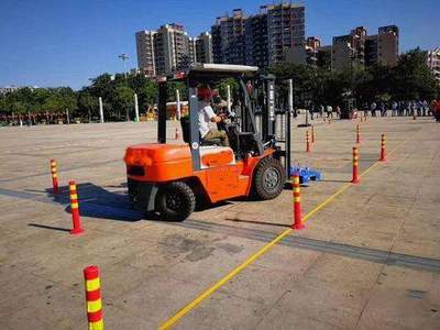 港口貨物裝卸搬運的安全與效率并行——杭州權鑫叉車培訓取證復審一站式服務護航作業現場